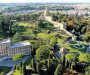Nieuw Pauselijk wapen in de Vaticaanse tuinen, net op tijd voor de Giro