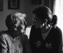 Fulltime baan of niet: dochters zorgen vaker voor ouders dan zonen